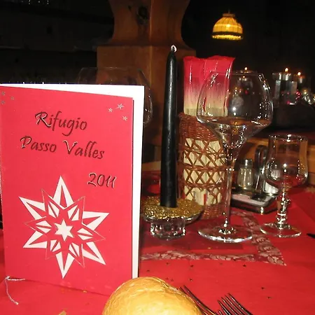 Rifugio Capanna Passo Valles לינה וארוחת בוקר
